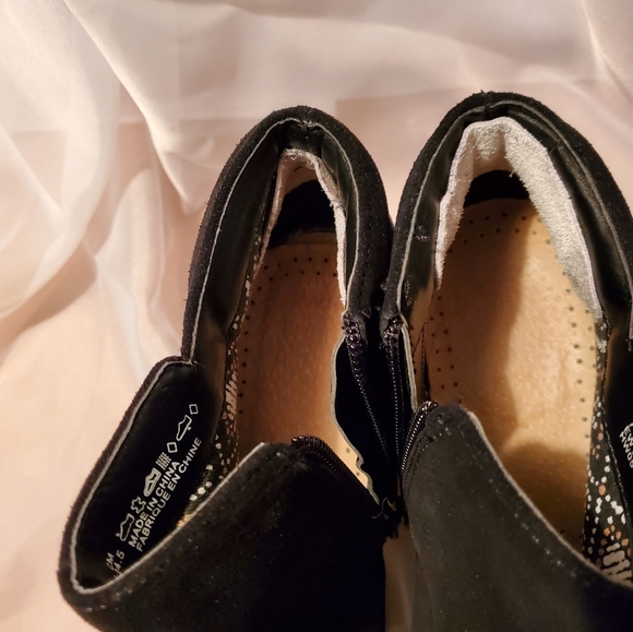 Women's Hush Puppies Black Suede Boots- wide - Picture 3 of 5